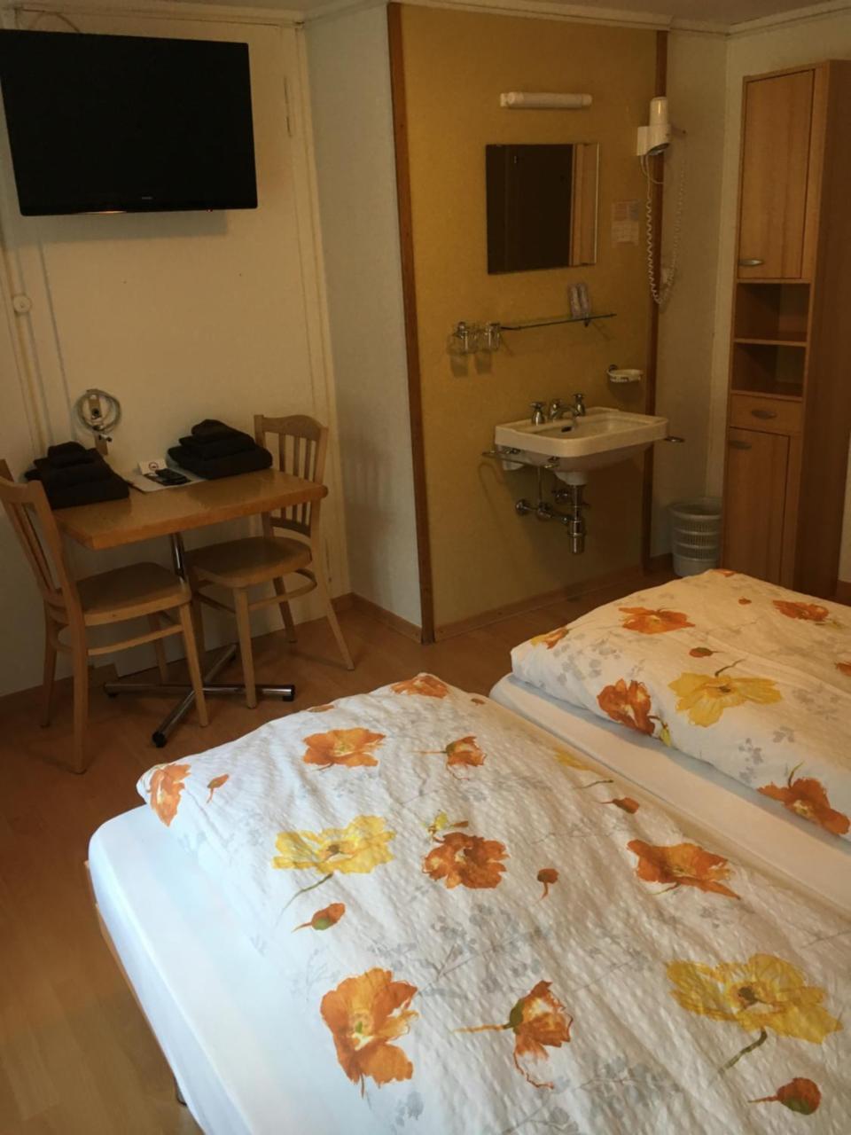 Hotel Restaurant Raben Linthal Kültér fotó